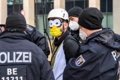 Kletterer von Am Boden Bleiben werden abgeführt